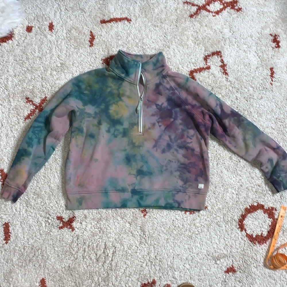Vuori- Size Lrg- Tie Dye Mock Neck Half Zip Sweatshirt- Purple/Teal/Green✨READ✨